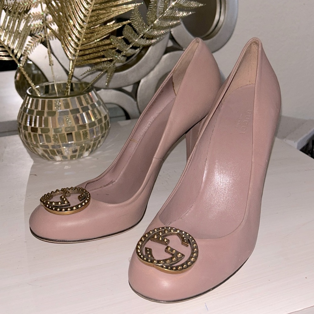 Beautiful heel, pink beige.